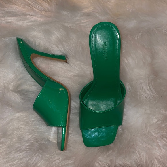 Heels - Picture 4 of 4